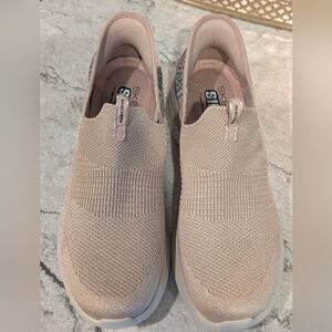 Like New Women's Skechers Slip Ons